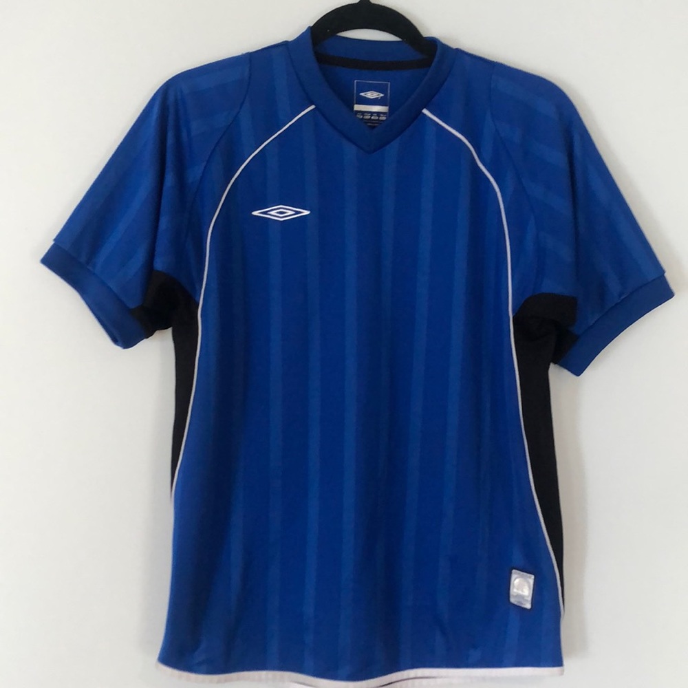 Umbro boys sz Xl soccer shirt.